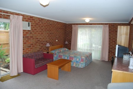Inverloch Central Motor Inn - thumb 3