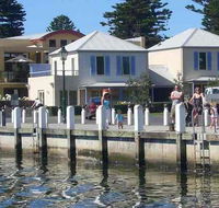 Dockside Waterfront Indulgence - Accommodation Bookings