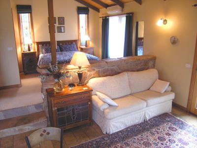 Wombat Hills Cottages - Accommodation Bookings 1