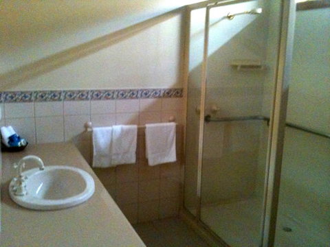 Camellia Court House And Holiday Apartments - Accommodation Bookings 2