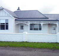 Calgary House  Cottage Accommodation - Accommodation Bookings