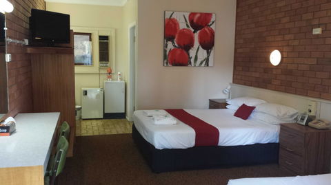 AA Hilldrop Motor Inn - Accommodation Bookings 3