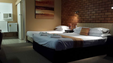 AA Hilldrop Motor Inn - Accommodation Bookings 5