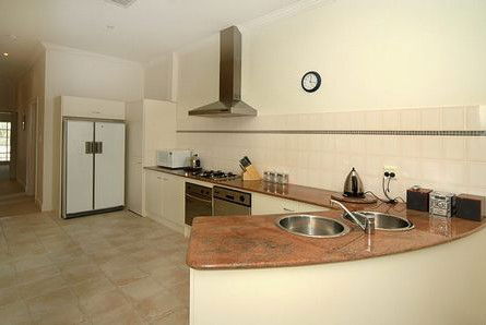 Michelle's Garden Apartments - Accommodation Bookings 4