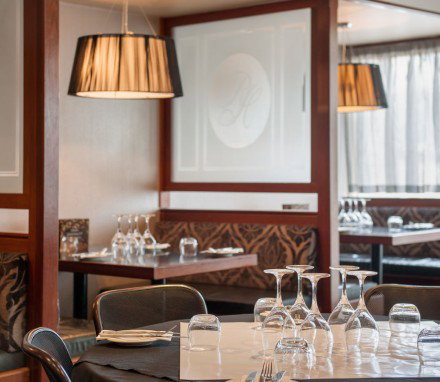 Rezz - Accommodation Bookings 6