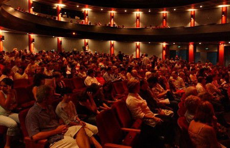 Riverside Theatre - Accommodation Bookings 3