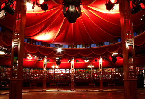 Wonderland Under The Melbourne Star - Accommodation Bookings 2