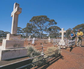 Old Pioneer Cemetery Coolgardie - Accommodation Bookings 0