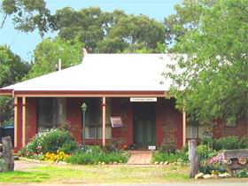 Stacey Studio Gallery & Almond Grove B&B - Accommodation Bookings 0