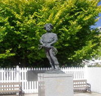 Alexander Cameron Statue - Accommodation Bookings