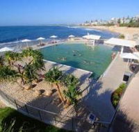Kings Beach - Beachfront Salt Water Pool - Accommodation Bookings