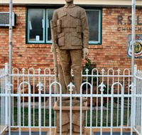 Soldier Statue Memorial Chinchilla - Accommodation Bookings