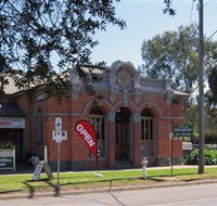 Old Post Office Seymour - Fine Art Gallery  Licensed Restaurant - Accommodation Bookings