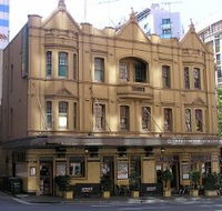 Crown Hotel - Accommodation Bookings
