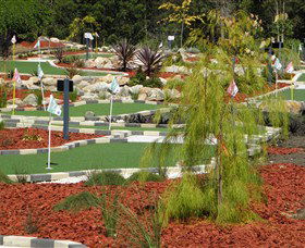 18 Hole Mini Golf - Club Husky - Accommodation Bookings 0