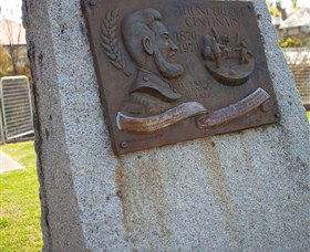 Thunderbolt's Statue And Constable Walker Memorial - Accommodation Bookings 0