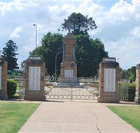 Warwick War Memorial and Gates - Accommodation Bookings