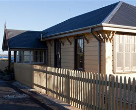 East Coast Lounge - Accommodation Bookings 2