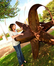 Sculpture Garden Campbelltown - Accommodation Bookings 4