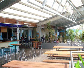 Beachfront Hotel - Accommodation Bookings 1