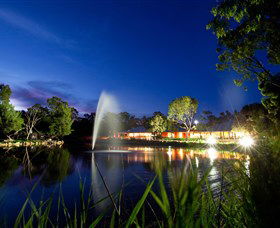 Savannah Visitor Plaza, Taronga Western Plains Zoo Dubbo - Accommodation Bookings 3
