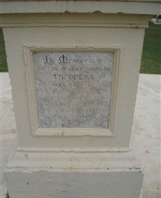 The Coronation Lamp Memorial - Accommodation Bookings 2