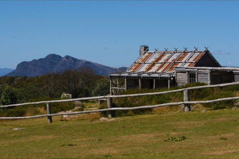 Australis 4WD Adventures - Accommodation Bookings 4