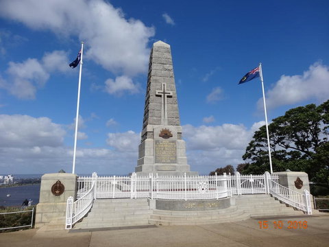Perth Hop-On Hop-Off Bus Tour - Accommodation Bookings 8