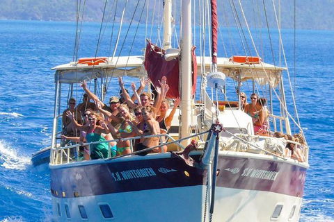 2-Day Whitsundays Sailing Adventure: SV Whitehaven - Accommodation Bookings 5