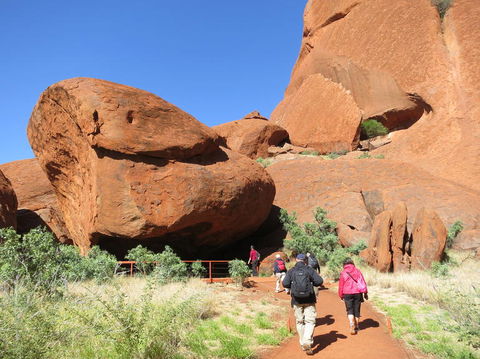 Full Uluru Base Walk At Sunrise Including Breakfast - Accommodation Bookings 3