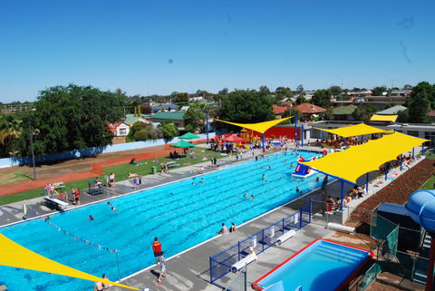 Holland Park Pool - Accommodation Bookings 1
