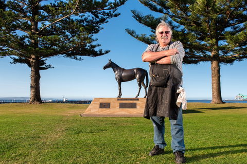 Makybe Diva Statue - Accommodation Bookings 2