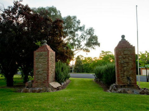 Cowra Garrison Gates - Accommodation Bookings 0