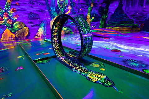 Glowing Rooms 3D Mini Golf - Accommodation Bookings 2