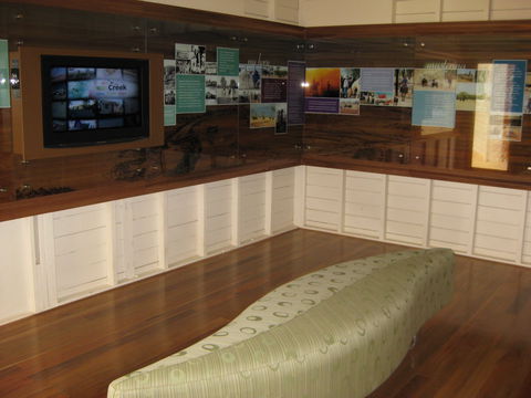At The Creek Visitor Information Centre - Accommodation Bookings 1