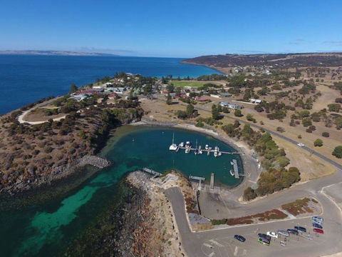 Christmas Cove - Accommodation Bookings 0