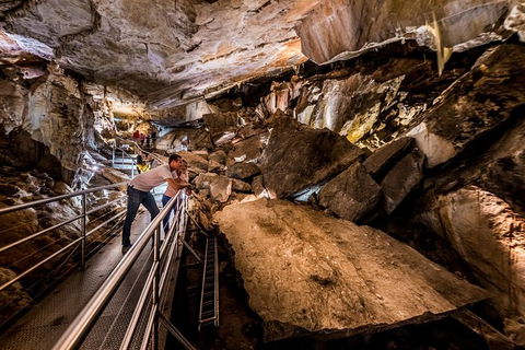 Jenolan Caves: Lucas Cave Tour - Accommodation Bookings 3