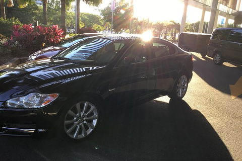 Jaguar Limousine Transfer Cairns Airport To City Or Return - Accommodation Bookings 3