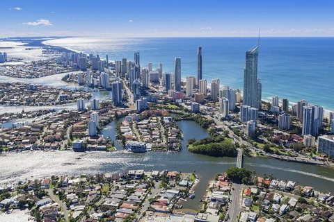 Departure Private Transfers From Gold Coast City To Gold Coast Airport OOL - Accommodation Bookings 3
