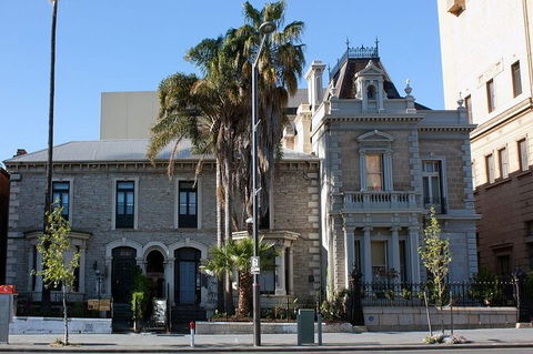 Adelaide Airport Transfers : Adelaide City To Airport ADL In Luxury Car - Accommodation Bookings 4