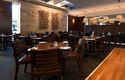 Stirling Hotel - Accommodation Bookings 2