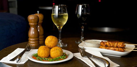 The Social Bar & Restaurant - Accommodation Bookings 1