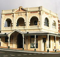 Empire Hotel - Accommodation Bookings