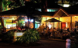 Apres Beach Bar & Grill - Palm Cove - Accommodation Bookings 1