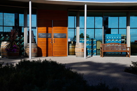 Evans & Tate - Accommodation Bookings 4