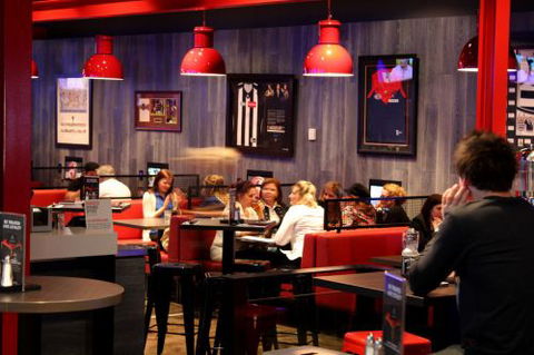 The Sporting Globe Bar & Grill - Accommodation Bookings 3