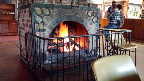 Maidenwell Hotel - Accommodation Bookings 3