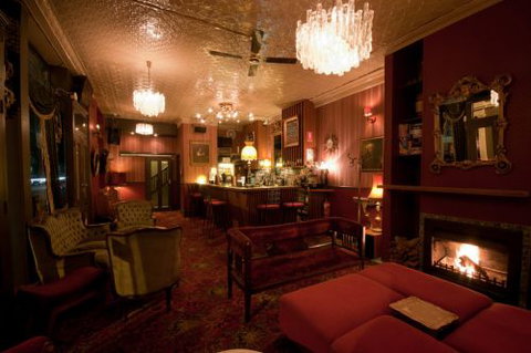 Back Bar Cocktail Lounge & Function Venue - Accommodation Bookings 0