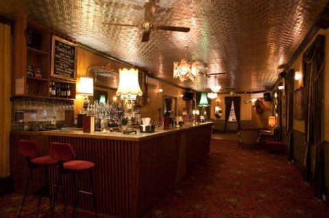 Back Bar Cocktail Lounge & Function Venue - Accommodation Bookings 1