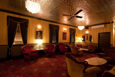 Back Bar Cocktail Lounge & Function Venue - Accommodation Bookings 3